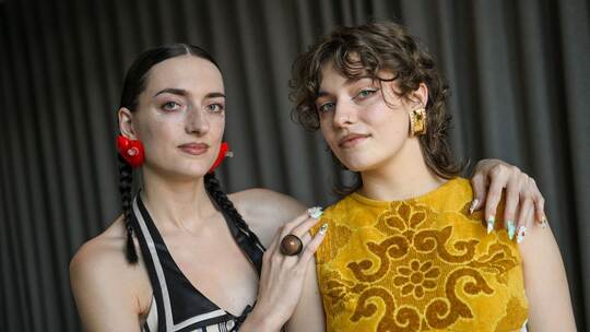 Lotta Kummer Chemnitzer Band Blond: Im Freibad mit «Scheiße im Schuh» - Show-Biz ...
