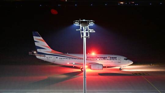 Charterflug mit afghanischen Ortskräften angekommen Charterflug mit afghanischen Ortskräften angekommen