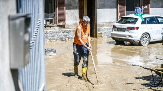 Aufräumarbeiten nach Unwetter in Italien