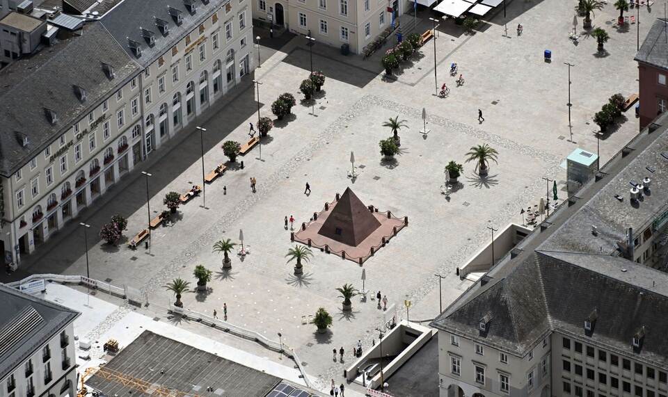 Luftbild Innenstadt Karlsruhe mit Schloss Luftbild Innenstadt Karlsruhe mit Schloss