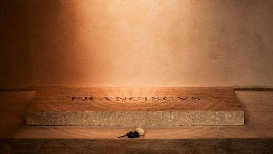 Nach Beisetzung von Papst Franziskus - Papst Franziskus' Grab