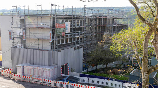 Nach der Sanierung der Fassade am Amtsgericht an der Lindenstraße beginnen nach einer Verschnaufspause die Arbeiten für den Neub Amtsgericht Baufortschritt
