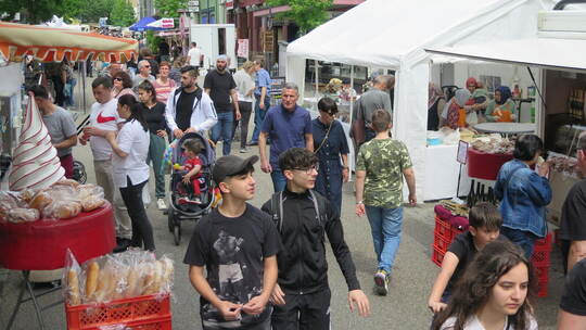 Beliebter Schau- und Tummelplatz beim Mühlacker Frühling ist die örtliche Bahnhofstraße. Marx