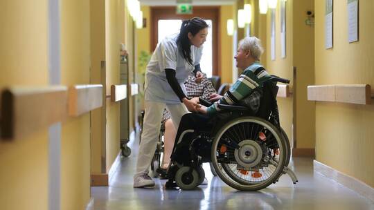 Chinesisches Pflegepersonal in Magdeburger Altenheim