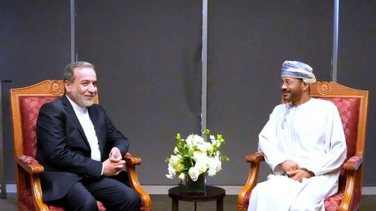 Irans Außenminister zu Atomgesprächen in Oman Irans Außenminister zu Atomgesprächen in Oman