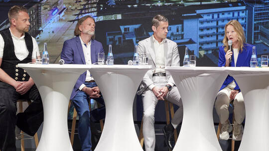 Diskussionsrunde im Turmquartier (von links): Matthias Stoll, Ingo Reime, Markus Reisch, Martina Lehmann. Nicht im Bild: Moderat Wirtschaftsforum 2025 Nordschwarzwald.