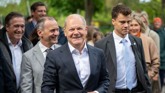 Bundeskanzler Scholz besucht Humboldt-Gymnasium Eichwalde Bundeskanzler Scholz besucht Humboldt-Gymnasium Eichwalde