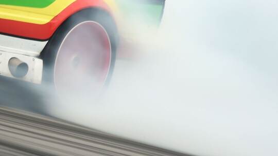 Polizei beschlagnahmt getunte Autos