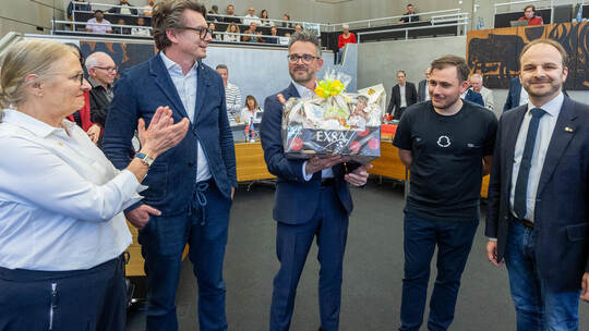 Nervennahrung kann OB Peter Boch (Mitte) brauchen: Monika Descharmes (FDP), Andreas Sarow (SL), Axel Zorn (ZfP) und CDU-Fraktion Gemeinderatssitzung 06-05-25