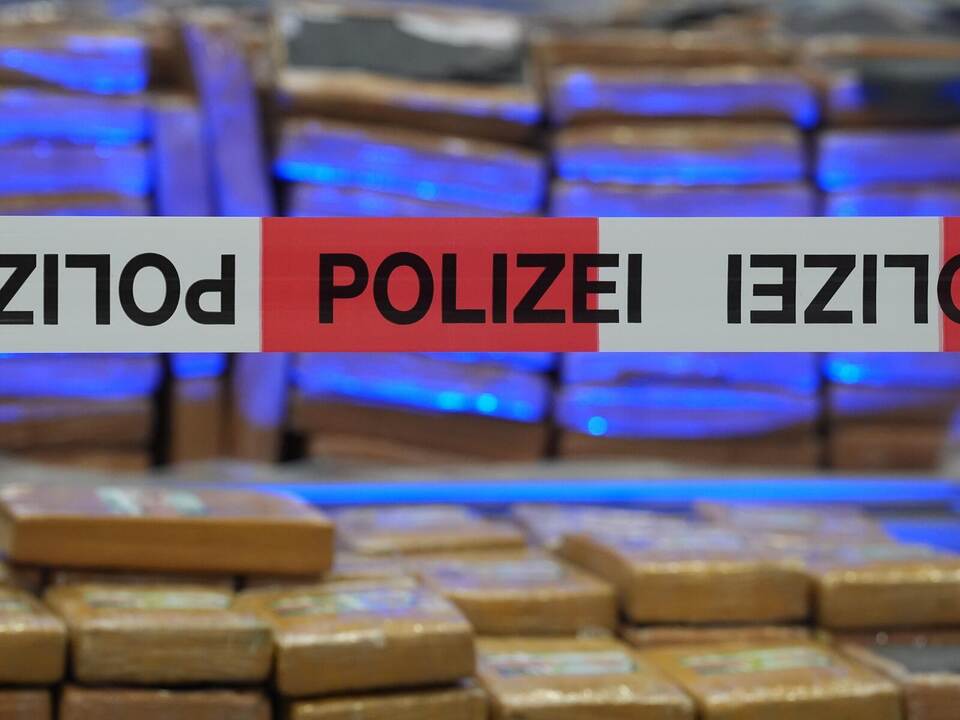 Auch wenn die Polizei Rekordmengen an Kokain und anderen Drogen aufspürt – am Straßenpreis ändert sich nichts. Foto: Marcus Bran Polizei stellt 2,1 Tonnen Kokain sicher