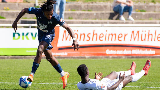 Möglichst keine Bruchlandung hinlegen – das will der CfR um Wycliff Yeboah (links) beim Gastauftritt bei Calcio Leinfelden-Echte