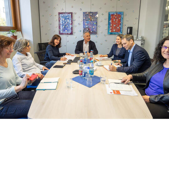 Teresa Neuhaus, Alison Bussey, Susanne Knöller, Thomas Satinsky, Regina Ehrismann, Joachim Hülsmann und Sabine Schuster (von lin MiN Projektbeirat