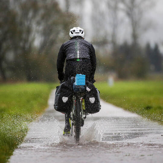 Radfahrer im Regen