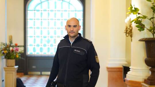 Finanzminister Bayaz wird zum Schauspieler