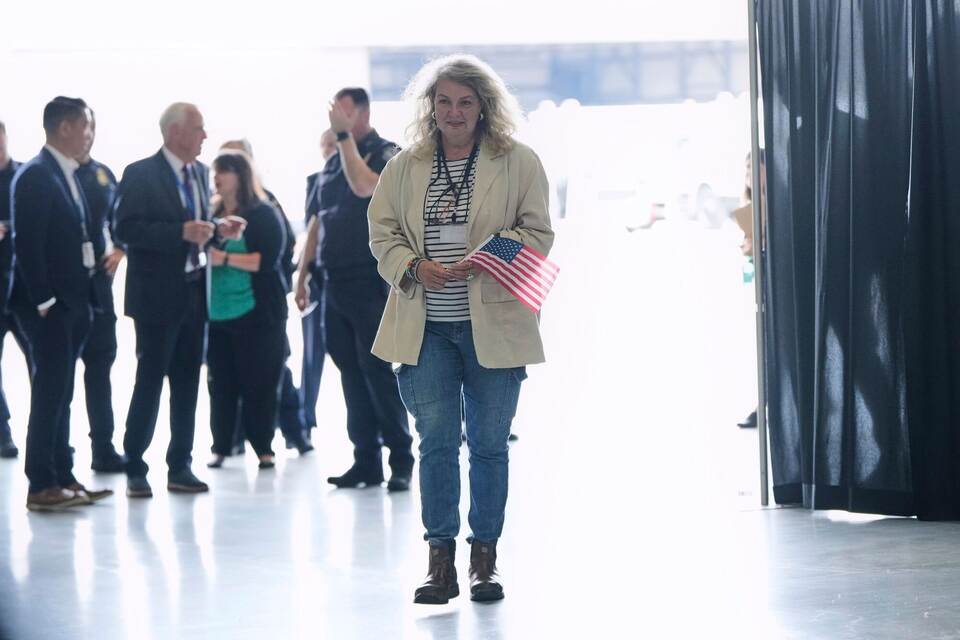 Erste Flüchtlinge aus Südafrika treffen in Texas ein Erste Flüchtlinge aus Südafrika treffen in Texas ein