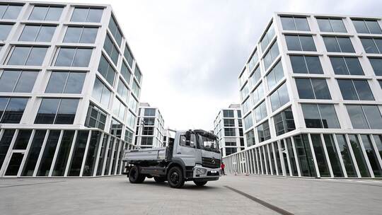 Daimler Truck Daimler Truck