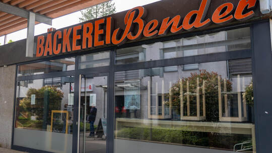 Die Bäckerei: geschlossen. Andere Läden wollen durchhalten. Rundgang Bürgerverein Sonnenhof