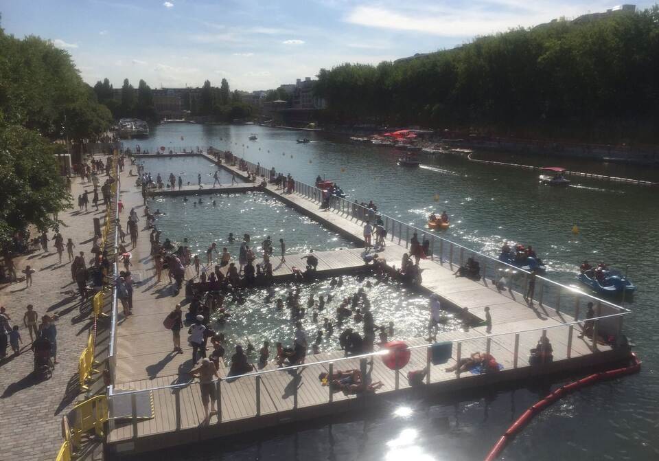 Paris eröffnet Freibad in Kanalbecken