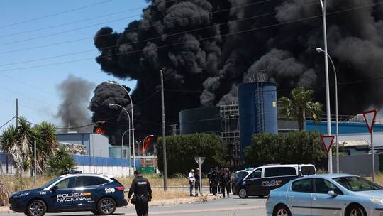 Chemie-Explosion: 77.000 Spanier sollen nicht ins Freie Chemie-Explosion: 77.000 Spanier sollen nicht ins Freie