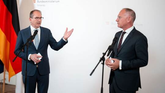 Bundesinnenminister Dobrindt in Österreich