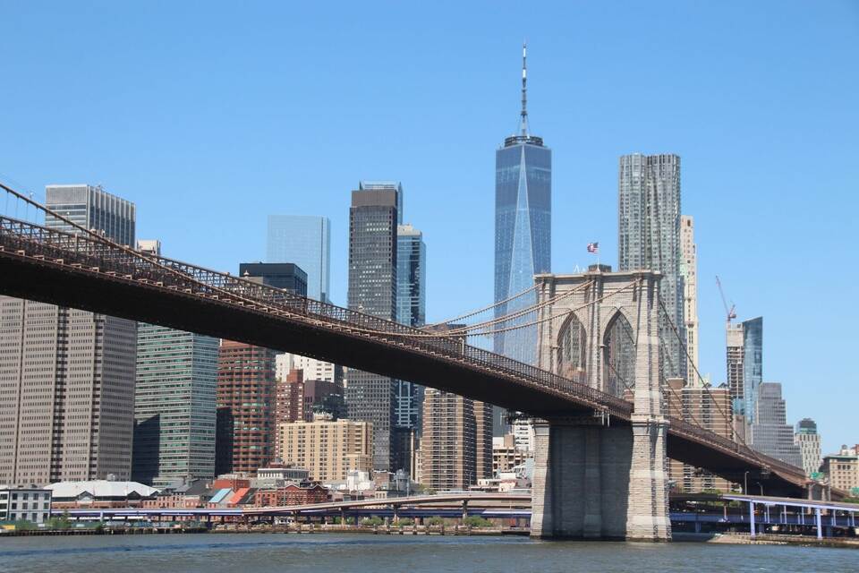 New Yorks Brooklyn Bridge wird 140