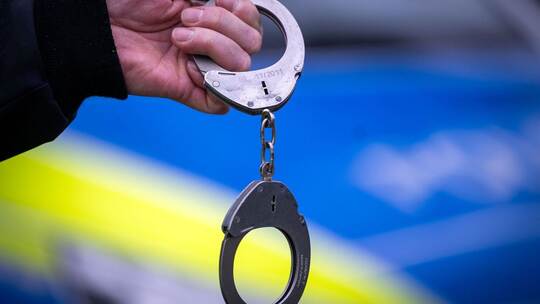 Handschellen Symbolbild Handschellen Symbolbild