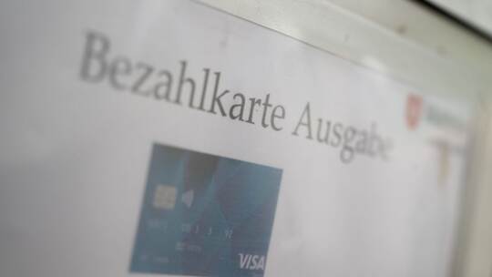 Ausgabe von Bezahlkarten an Geflüchtete