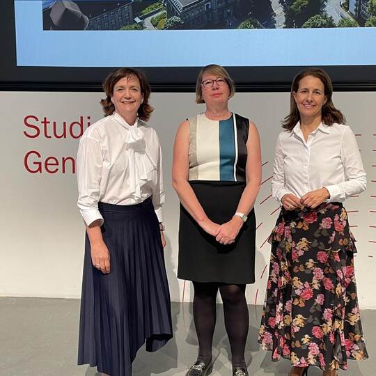 Die Lernforscherin Elsbeth Stern (Mitte) mit den Professorinnen Frauke Sander (links) und Nadine Walter – sie erklärt, wie Wisse