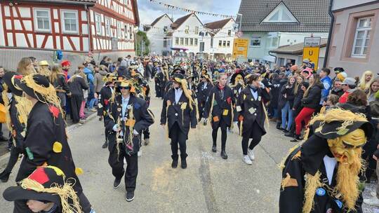 Der Neuhausener Hau-Hu-Faschingsumzug ist als Straßenveranstaltung nur sehr aufwendig abzusichern. Georg Kost