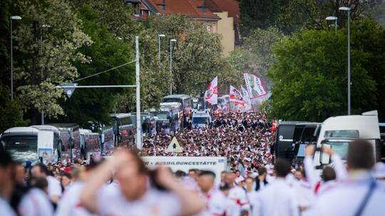 Arminia Bielefeld - VfB Stuttgart - Fanmarsch Stuttgart Arminia Bielefeld - VfB Stuttgart - Fanmarsch Stuttgart