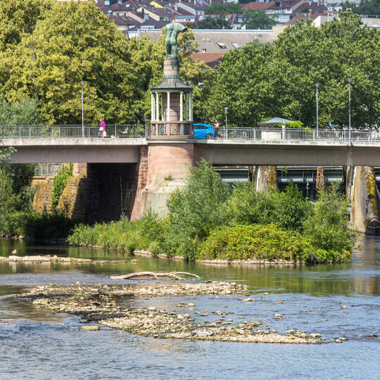 Enz Niedrigwasser Stadtkirche