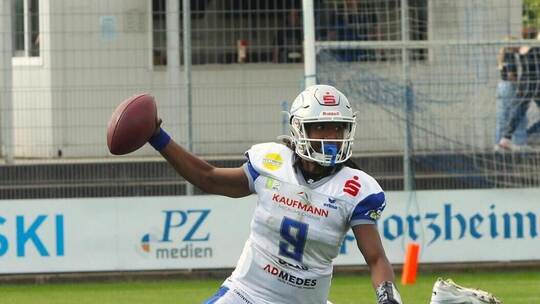 Die Wilddogs mit Quarterback Drequan Harris obenauf, die Straubing Spiders am Boden. Jürgen Keller