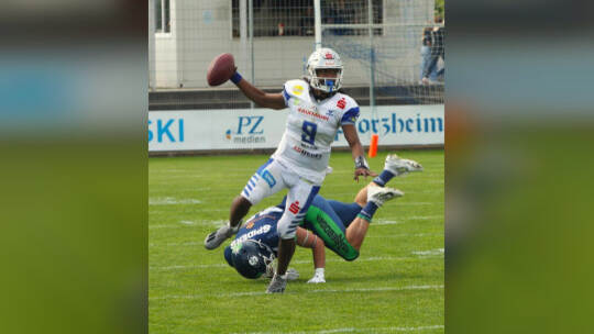 Die Wilddogs mit Quarterback Drequan Harris obenauf, die Straubing Spiders am Boden. Jürgen Keller