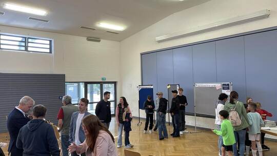 Egal ob Gemeinderäte (links) oder Kinder und Jugendliche aus Straubenhardt: Beim Jugendforum geht es um die Frage, wie man die G