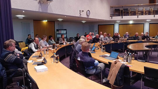 Die Mitglieder des Gemeinderates haben alle Fragen der Windkraft-Bürgerinitiative gemeinsam beantwortet. Archivfoto: Prokoph