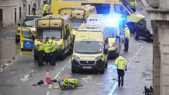 Siegerparade in Liverpool - Auto fährt in Menschenmenge