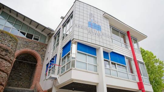 Die Station zeichnet die Kombination aus Chemie und Biologie aus.