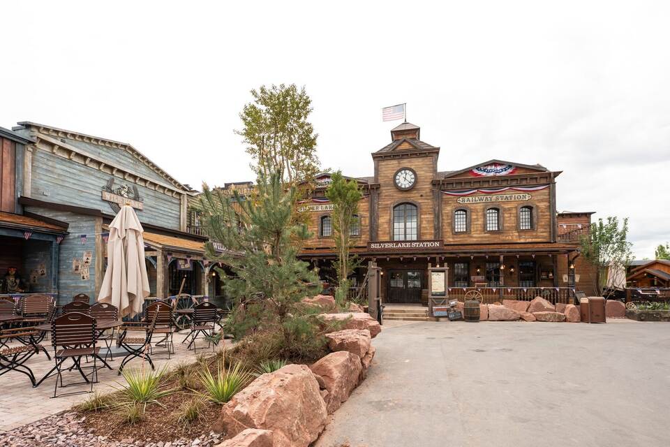 Europa-Park gestaltet neuen Themenbereich "Silver Lake City" Europa-Park gestaltet neuen Themenbereich "Silver Lake City"