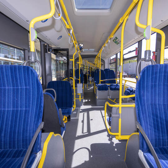 Neue Hybrid Busse im Stadtverkehr