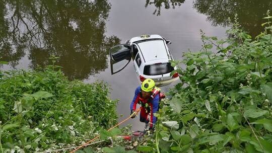 Auto aus Alt-Neckar geborgen