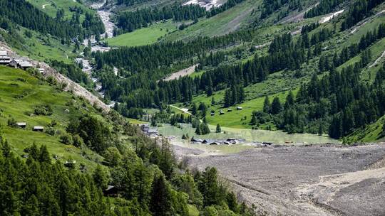 Nach Gletscherabbruch im Wallis Nach Gletscherabbruch im Wallis
