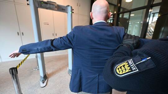 Einlasskontrollen im Gericht Einlasskontrollen im Gericht