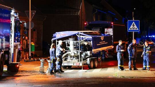 Stromausfälle sowie Keller und Straßen unter Wasser in Erftstadt