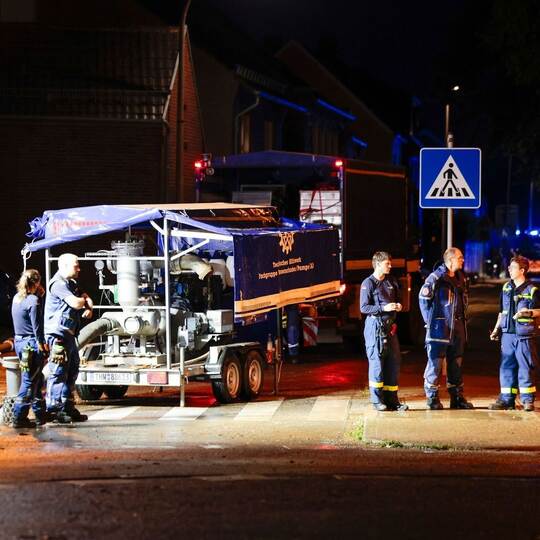 Stromausfälle sowie Keller und Straßen unter Wasser in Erftstadt Stromausfälle sowie Keller und Straßen unter Wasser in Erftstadt