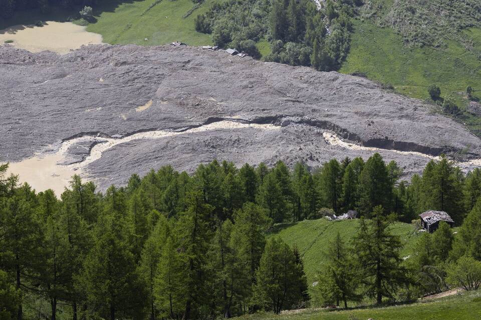 Nach Gletscherabbruch im Wallis Nach Gletscherabbruch im Wallis