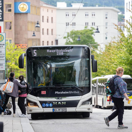 Wo geht es hin mit dem Linienbusverkehr in Pforzheim in den Jahren 2026 bis 2036? Einer Ausdünnung hat der Gemeinderat einen Rie Busverkehr Pforzheim RVS Stadtbus