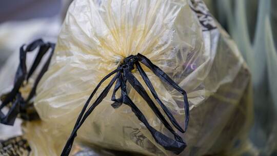 Gelbe Säcke werden eingesammelt