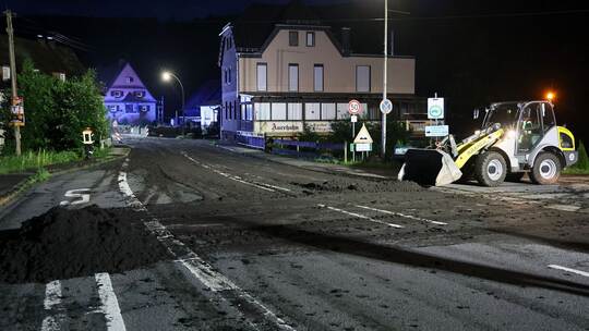 Kilometerlange Spur aus Klärschlamm in Unterfranken