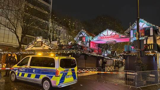 Weihnachtsmarkt in Köln wegen Koffer geräumt