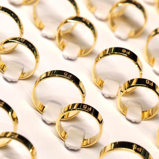 Goldene Ringe.